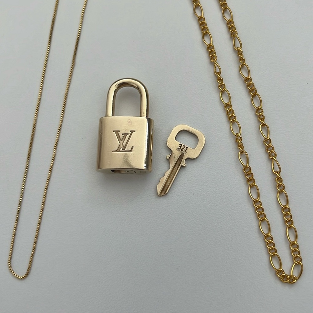 Authentic LOUIS VUITTON Lock & Key, with chains (#321)
